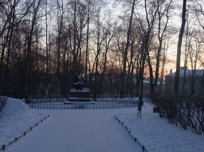 ２０１２年２月９日朝１０時ごろ。エカテリーナ宮殿に到着。