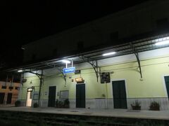 深夜、トロペーア駅からICNに乗ってナポリを目指します。