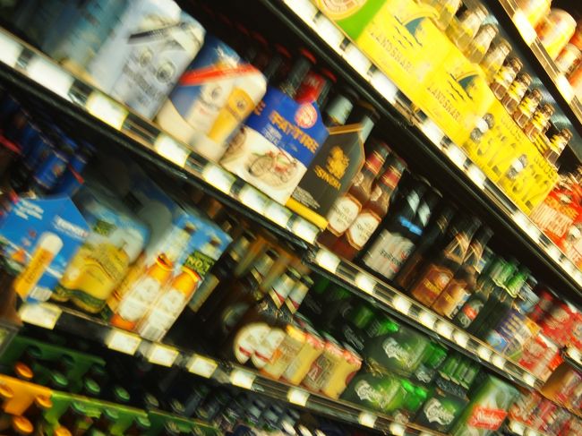 ボケていてすみません。。<br />お酒も種類豊富でした！<br />カップヌードルもあって小腹を満たす用に<br />買っておくのもよいですね！