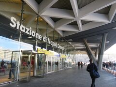 ナポリに到着。到着は早朝なので駅で時間を潰しましょう。
ナポリについては個別の旅行記を書いてあります。