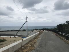 集落をブラブラした後、最後はニシ浜へ。

日本一テンションが上がるカーブらしいです。
工事中でしたが。
