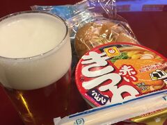 成田空港PPでは入れるラウンジです。
とりあえず腹ごしらえ。やっぱりビールでしょう