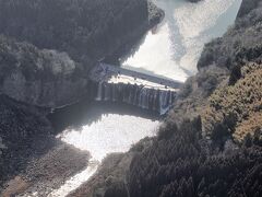 上空から見た「沈堕の滝」(1)
http://www.bungo-ohno.com/
大分県 豊後大野市 大野町 矢田。 
(撮影日時 2018/2/24 15:07)

雪舟が『鎮田瀑図』として描いたことでも知られる瀑布です。
狩野常信による模写が，京都国立博物館に収蔵されてます。
https://syuweb.kyohaku.go.jp/ibmuseum_public/index.php?app=shiryo&mode=detail&list_id=821102&data_id=737