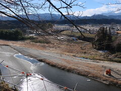 鏑川。富岡製糸場を支えた豊富な水量を
持つ川だそうです。
本日の姿からは想像できないですが...