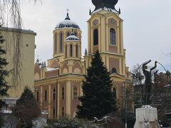 雪のセルビア正教会。