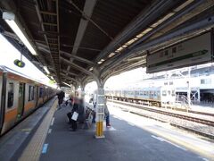 まずは中央線を西から。
高尾駅です。