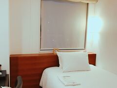 今回の新宿ステイのお部屋に到着。
荷物を置いたら約束の場所へいそいで向かいます
