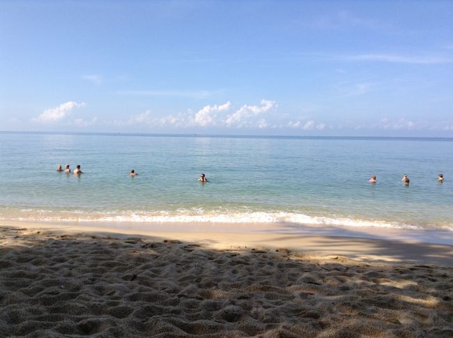 熱くなってきたら、海で泳いでクールダウン。ほとんどヨーロッパ人だった感じです。