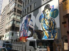 ふらふらと歩いて荷李活道/Hollywood Roadへ。
さすがハリウッドと名がつくだけあって、こんな看板がありました。