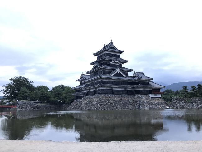 甲府駅から松本駅へ<br />鈍行で移動しました。<br /><br /><br />松本駅からは<br />Googleマップを頼りに<br />歩いて松本城へ<br /><br />やっと会えた。<br />遠かったよ～～～。