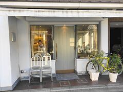 ホテルの外へ出てみます。
ロトス洋菓子店。
小さなお店です。