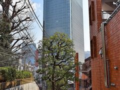 正面に見える巨大なビルはＴＢＳのある赤坂Ｂiｚタワー（http://www.biztower.net/）