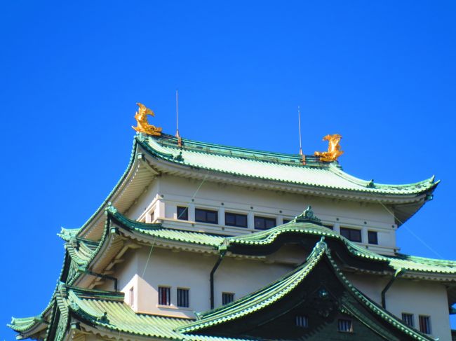 鯱は18金製。顔が獣で体が魚。火事除けの目的がある。