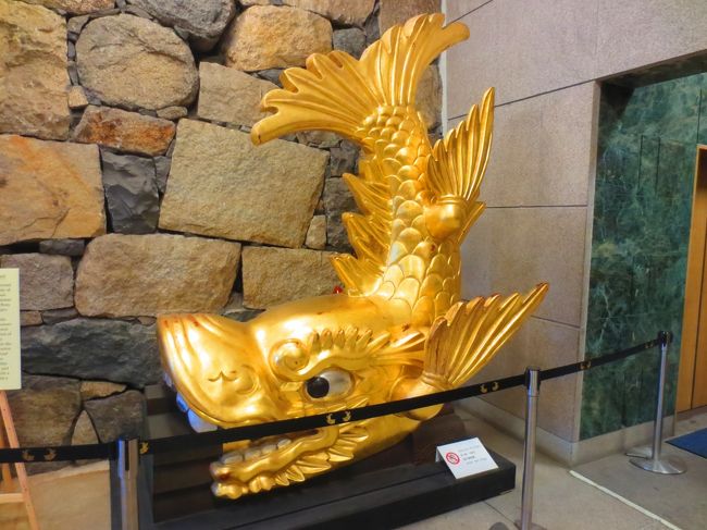 実物大の鯱<br /><br />北側がオスで南側がメス。両方合わせた金の総重量は88.08kg。