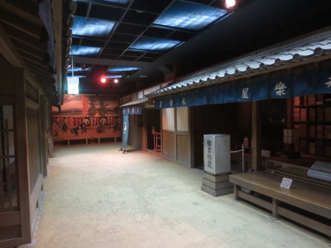 天守の内部にはさまざまな展示物があり、江戸期の街並が再現されていたり......