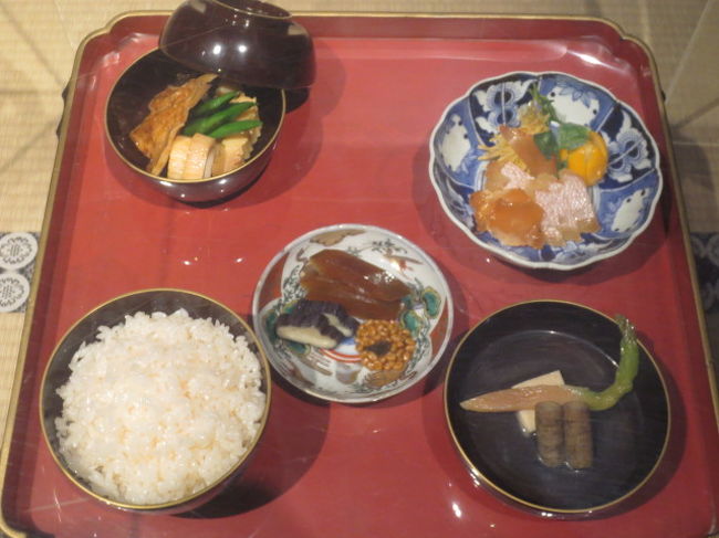 藩主の食事の一例が展示されていたり......