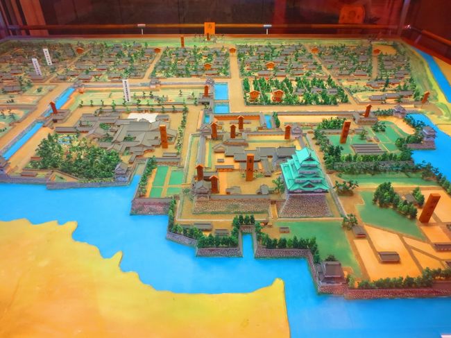 大好きなジオラマもある。<br /><br />城見学はじっくりしたかったのだけれど、この日、東京に戻ることになっていたから、急ぎホテルへ荷物を受け取りに行き、名古屋駅へ向かった。西の丸や御深井丸へは足を踏み入れることさえなく、とても残念。でも、ガイドさんに2時間も案内してもらえたのはとてもよかった。