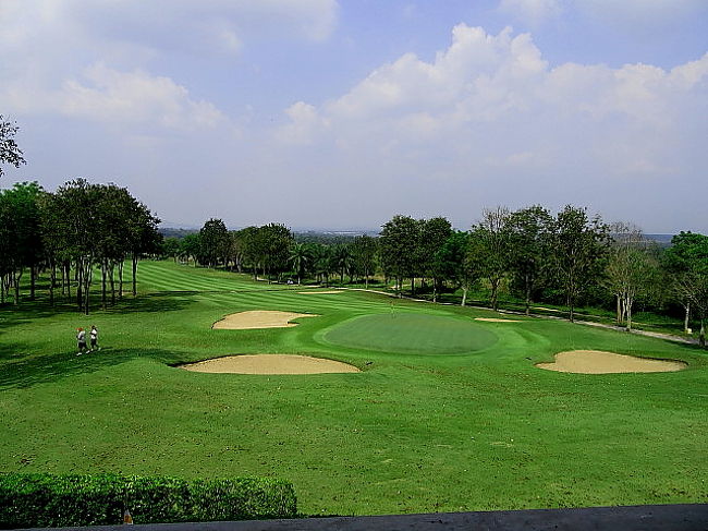 【Pattavia Century Golf Club】<br />GF600+CA350+TR320+TIP<br />ゴルフクラブ案内は、GF700だったが、支払いは、600ですんだ。<br />PSC会員価格。<br />同伴者は、遠いい...との感想。<br />が、プレーしてみて、おう！格安で、なかなか良好コースと、お気に入りに。<br />