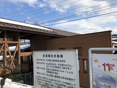 仙山線に乗って作並へ移動します。
久々に乗りました。
ドアはボタンをおして乗るタイプです。

太白山がいつもと違うほうから見えました。

車窓はだんだん雪が見られるようになりました。
