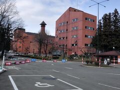 ニッカウヰスキー仙台工場 宮城峡蒸留所です。
駅からシャトルバスが出ているので乗りました。

乗り切れない人がいましたが。
もう一度バス折り返し来ますのでといっていました。