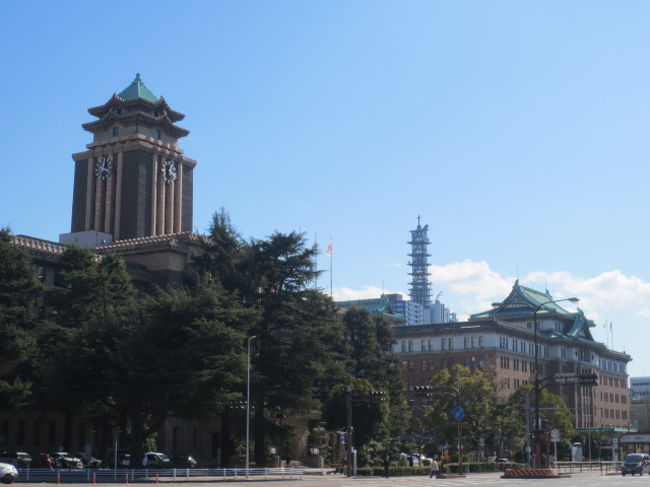 愛知県庁と名古屋市役所は名古屋城のすぐ近くに隣り合って建っている。