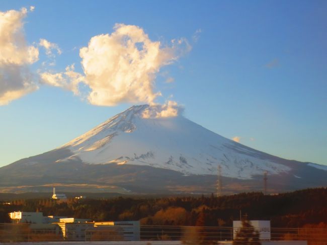 今回、バス移動を選択した理由の1つは、富士山を長い時間眺めたかったこと。日本人にとって、富士山はやはり特別な存在。