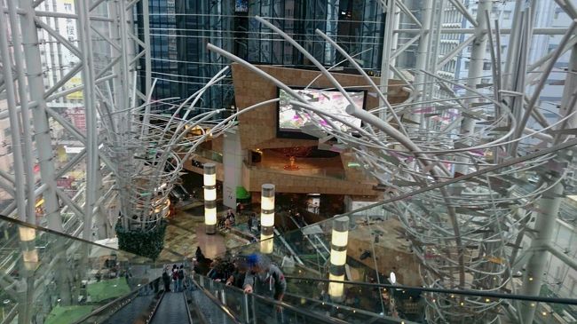 ランガムプレイスへ！久しぶりに、このエスカレーターだけ乗りに来た！