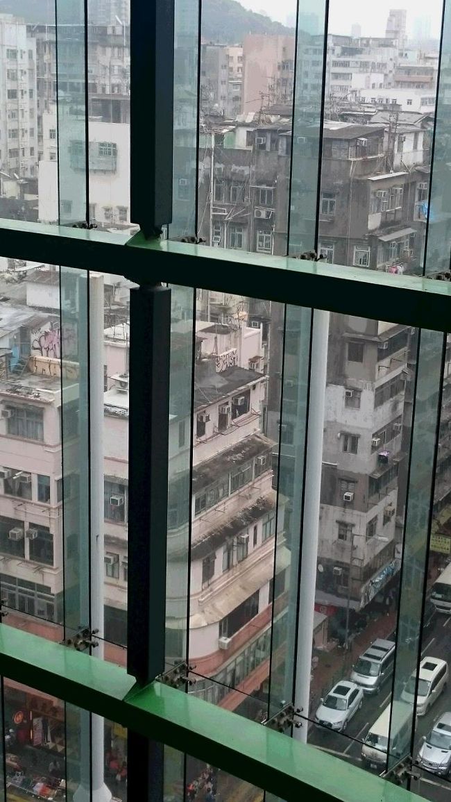 エスカレーターから見える街並み。<br />これぞ香港だ！！！