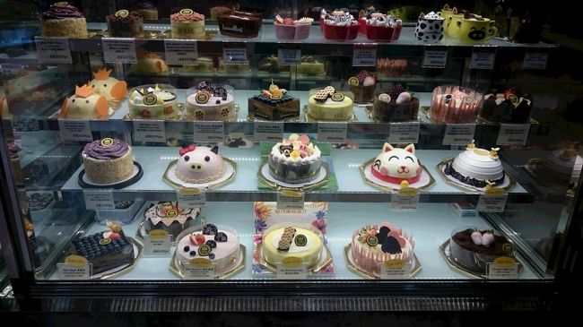 駅のショッピングセンターにあったケーキ屋さん。