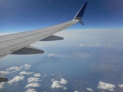 飛行機からの桜島①
噴煙を上げてますね。