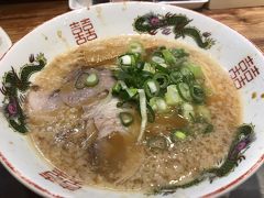 京都に来たら、京都らしいものを食べようと友人と話していたのですが、お互い疲れていたので、駅ビルの中にある、京都ラーメンのお店に入りました。

駅ビル内に「拉麺小路」って名前のラーメン屋さんフロアがあって、全国の拉麺が楽しめるようになっていました。
