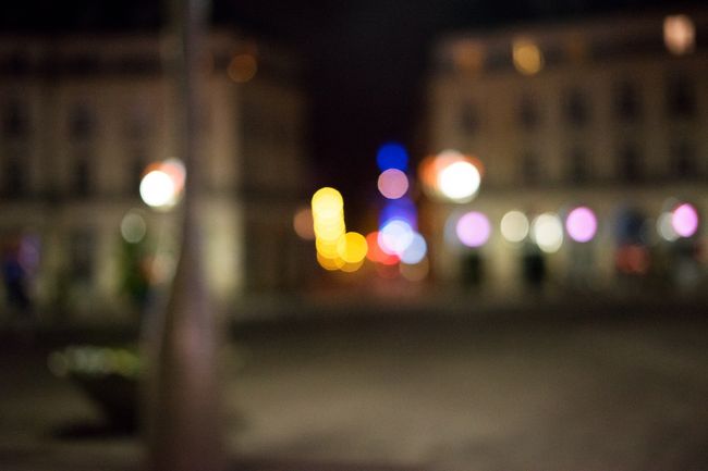 22:00ごろに空港に着きましたので<br />タクシーでホテルへ向かいました。