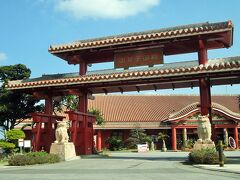 恩納村の御菓子御殿前を通過。