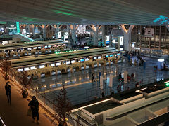 ●羽田空港 国際線ターミナル

とっても落ち着いた照明で、綺麗です。