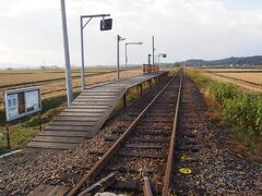  南下徳富駅にやってきました

 駅舎はありませんでした