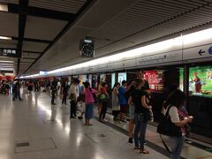 MTR港島線でコーズウェイ下車。