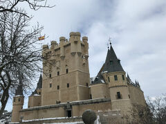 アルカサルは11世紀に建てられた城で、カスティーリャ王国が暮らしていたお城なんだとか。
船を模していると説明していたような気がする(笑)