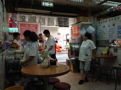 07:00起床。
しばらくだらだらして，上海香港麺家で朝ご飯。