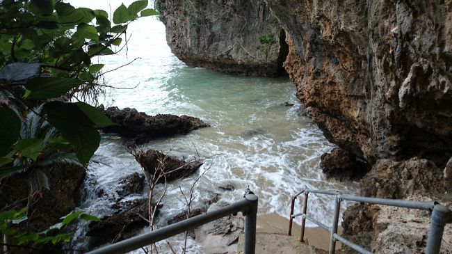 潮が満ちており、これ以上は行けず。