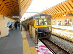 京成線～都営浅草線五反田駅で東急池上線に乗り換え戸越銀座駅に到着。

乗ってきた電車は昭和２０年代の車両を再現した東急池上線のレトロな電車。
車内はこんな感じ⇒http://ii.tokyu.co.jp/train/82/