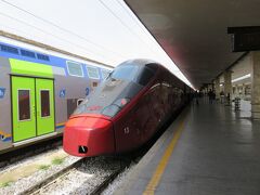 ローマ・テルミニ駅からフィレンツェ・S.M.ノヴェッラ駅まではイタロを利用。流石、速いです。