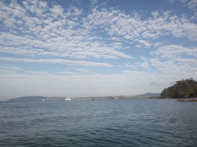 朝のアオナンはとても静かで気持ちがいい。超ハイシーズンだから天気も最高です。