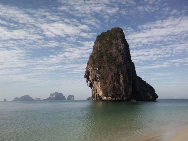 この大岩まで泳いでゆけます。プラナンのシンボルみたいな感じです。良く皆さんのブログにも写真を見かけます。