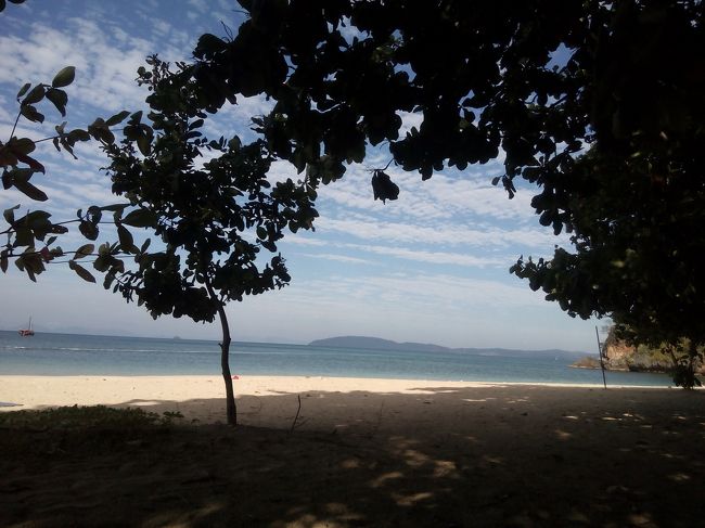 ほら、まだ周りにはほとんど人がいません。満喫です。ゴロゴロ、、、。