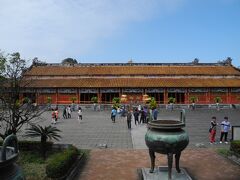 これがベトナム版の紫禁城（Forbidden City）。確かに北京のと似てるなぁ（写真で見ただけだけど）。
皇帝はもちろん一夫多妻なので、奥様方がこの辺ウロウロしてたらしい。