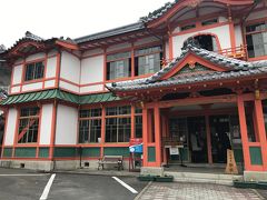 楼門くぐり抜けると新館が。