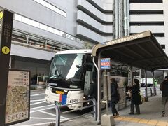 カタール航空が関空から撤退してしまったので羽田空港まで行きます
４列シート独占は嬉しかったのになぁ～
そもそも　それが原因か(笑)
大阪駅前のマルビルから伊丹空港は約３０分です