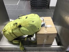 今回の荷物はこれ
総重量２０kg
持って歩くの大変だった
けど子供達の笑顔を思い浮かべると「おばちゃん頑張る」