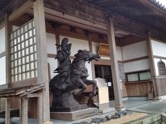 　龍福寺の資料館
　大内義興氏の騎馬像があります。入場料は200円。無人です。
　他にも回りましたが、日田に比べると規模も小さく「なんだかなあ」というのが正直なところ。