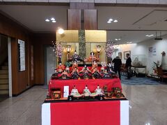 結婚式はここで行われるとのことで無料送迎バスで移動しました。
季節感ある雰囲気を出しています☆
